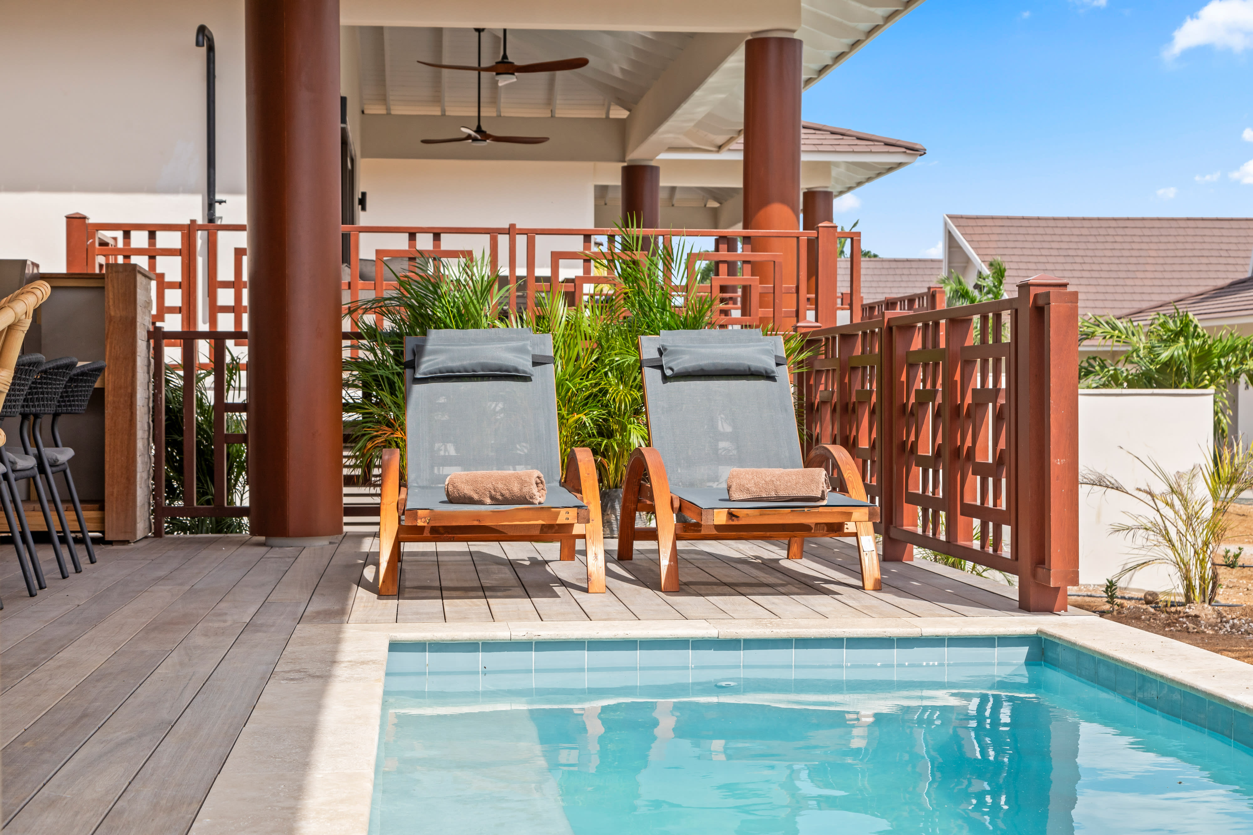 Thumbnail 5: Front - The Jazmyn 39